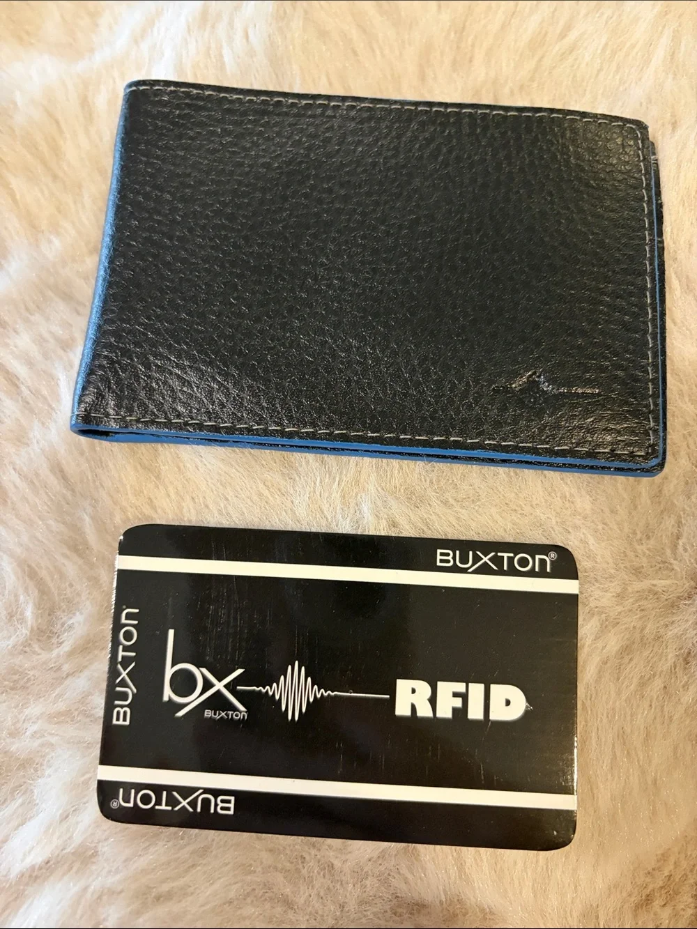 Buxton compact card